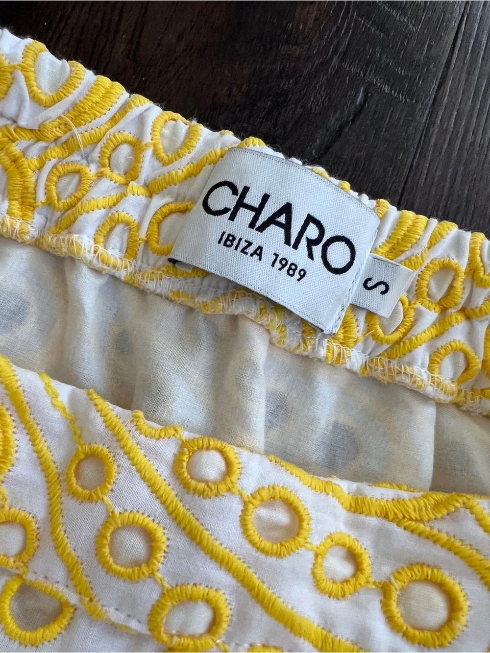 CHARO IBIZA 1989 Yellow Eyelet Ruffle Mini Skirt — Sunny Embroidered Style - Picture 3 of 4